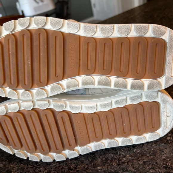 Vionic shoes - Picture 4 of 5